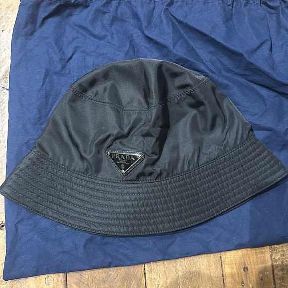 Prada bucket hat black size small - Picture 2 of 4